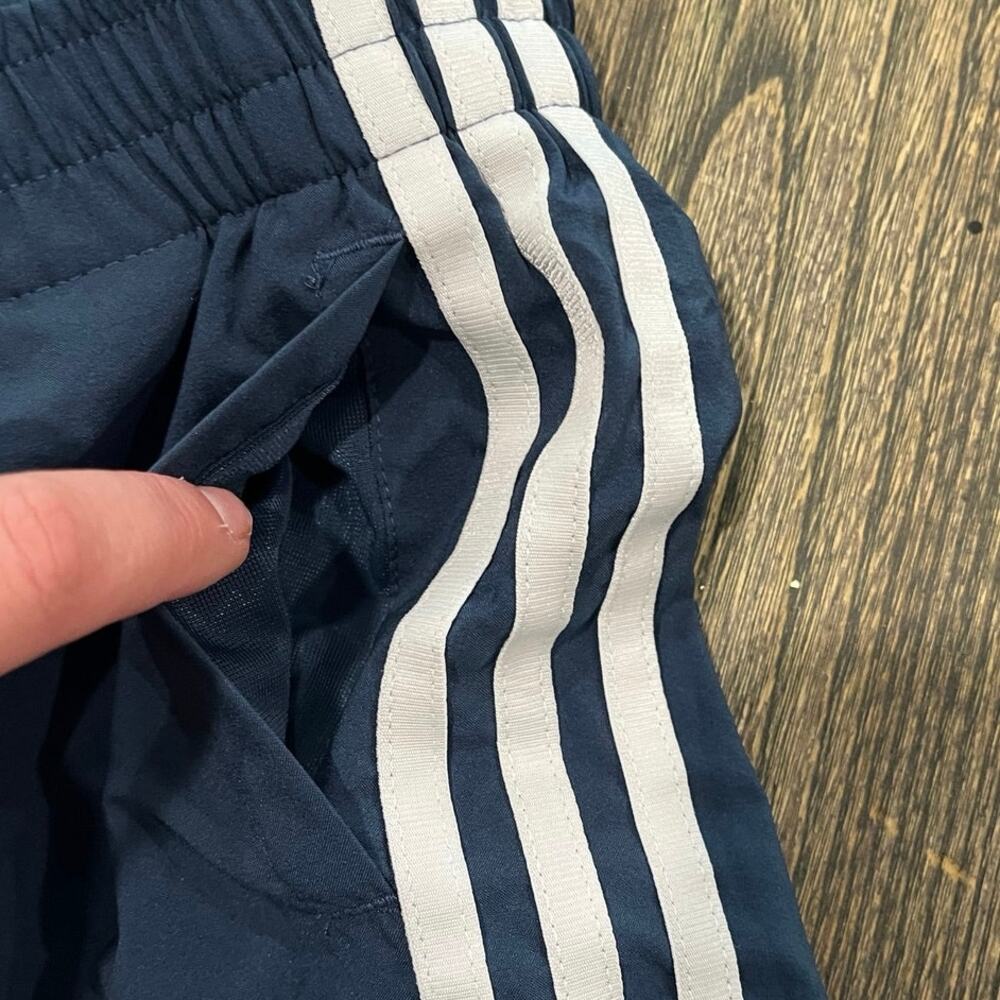 Adidas Womens Aeroready Training Shorts Mid-Rise Elastic Waist Primeblue Size XS - Picture 3 of 8
